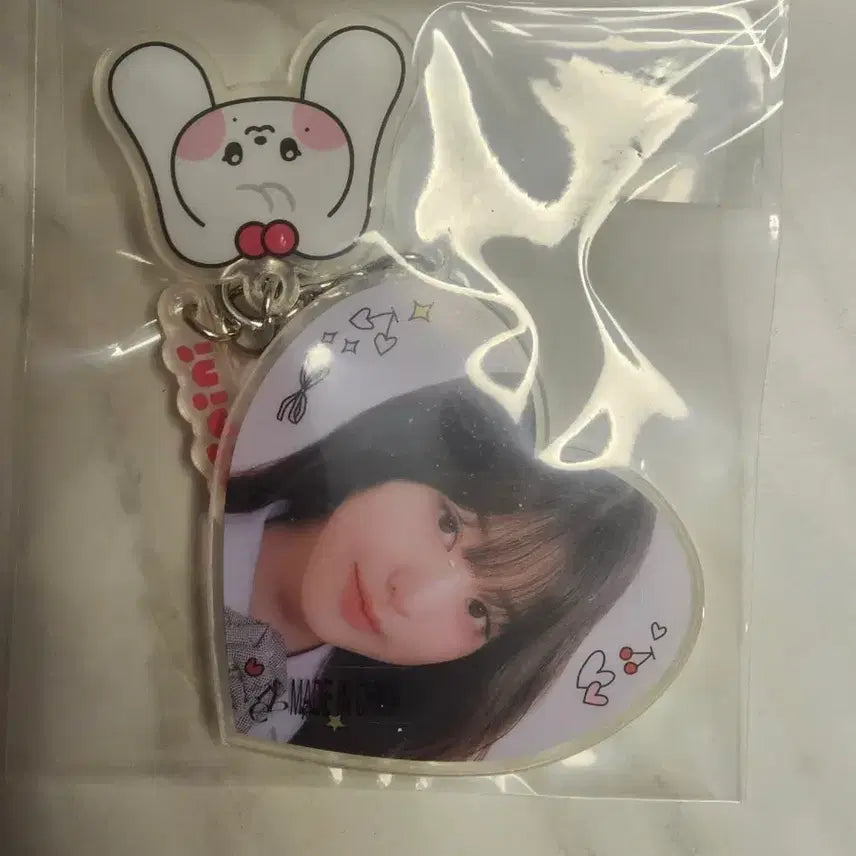 [BUNJANG] IVE MiniB Jang Wonyoung Cherry Acrylic Keyring / 아이브 미니브 장원영 체리니 아크릴 키링