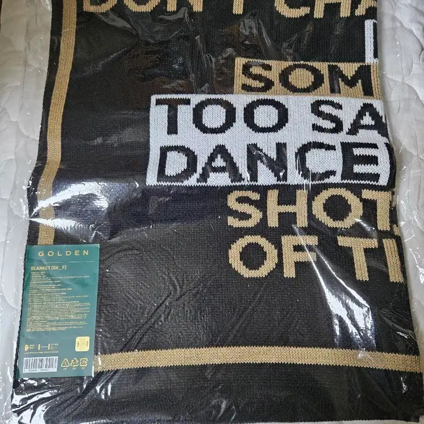 [BUNJANG] BTS Jungkook GOLDEN Official Blanket (Sealed) / 방탄 정국 GOLDEN 골든 담요 미개봉 BLANKET 급처분