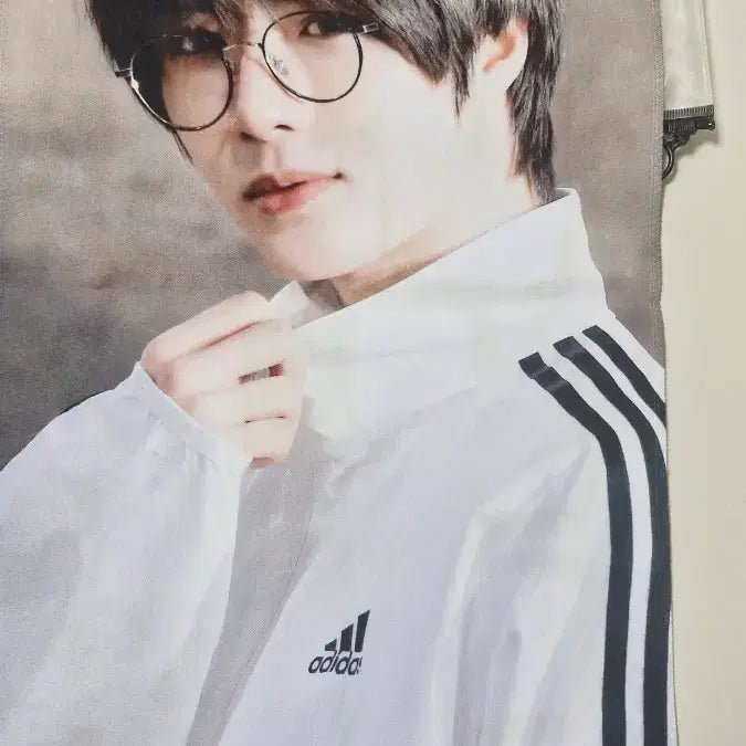 [BUNJANG] TXT Beomgyu Adidas Slogan Banner / 투바투 범규 아디다스 슬로건 판매합니다