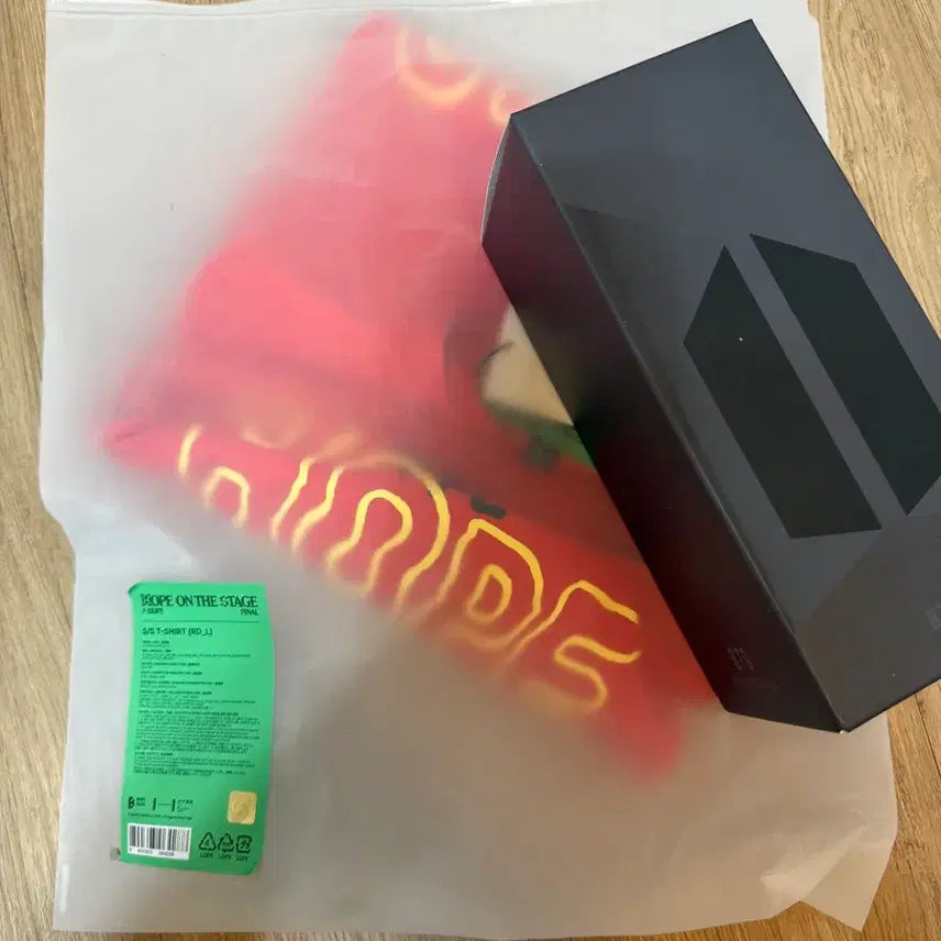 [BUNJANG] BTS J-Hope HOPE ON THE STAGE T-Shirt &amp; ARMY Bomb / BTS 제이홉 HOPE ON THE STAGE 티셔츠 &amp; 아미봉