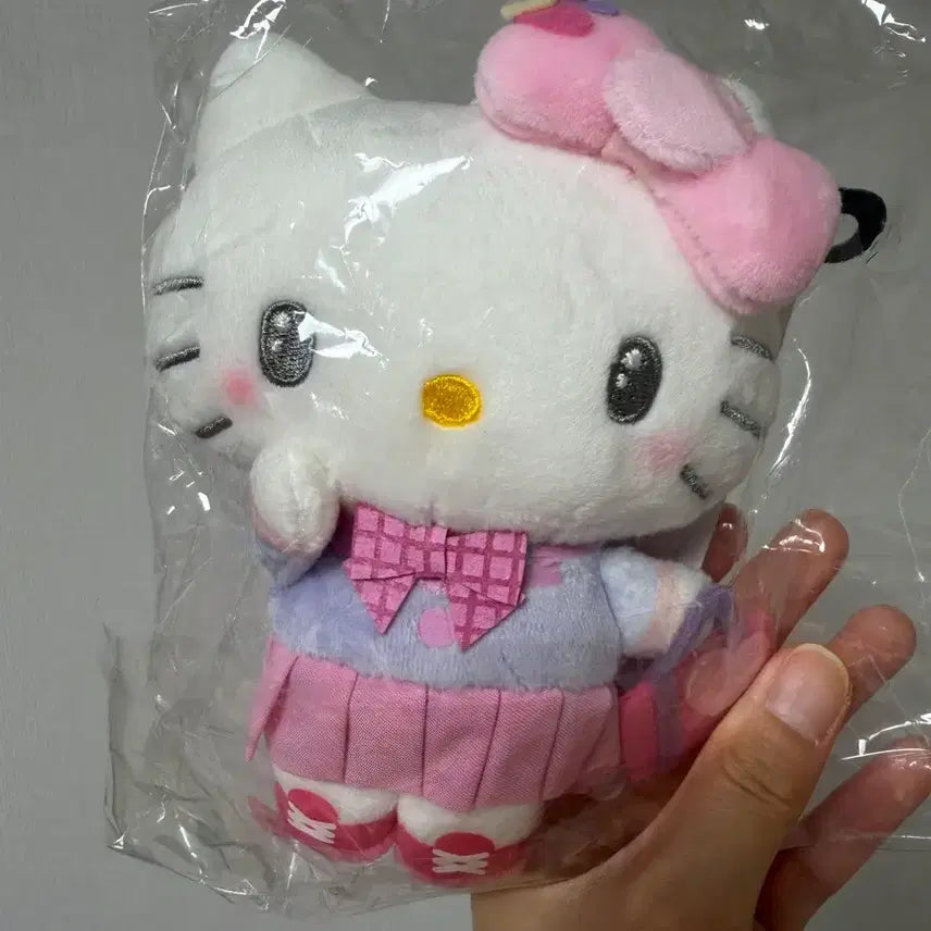 [BUNJANG] Hello Kitty School Uniform Doll Keychain / 헬로키티 교복인형 키링