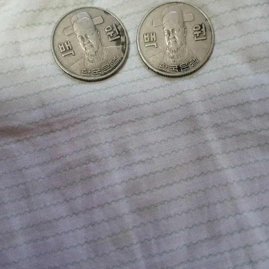 [BUNJANG] 1974 &amp; 1975 100 Won Coin Bundle / 100원 동전 1974년 1975년 2개