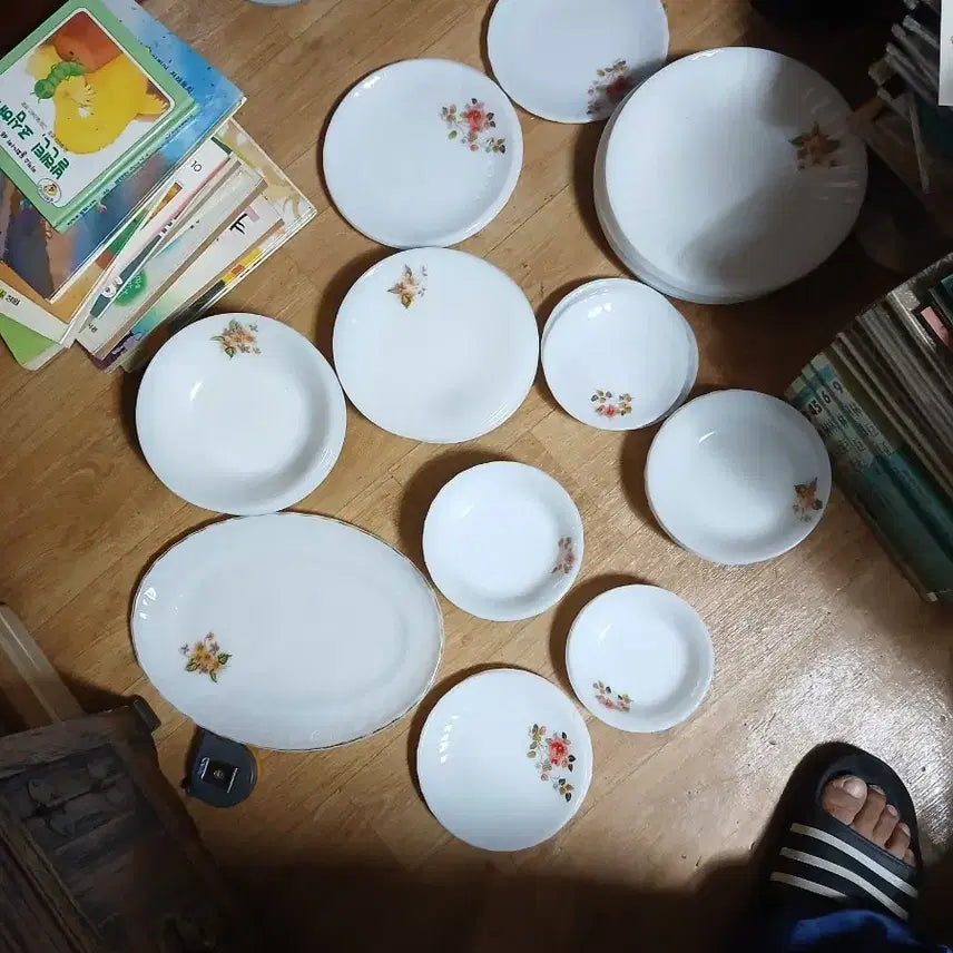 [BUNJANG] Vintage Milk Glass Dinnerware Set (42 Pieces) / 빈티지밀크크라스식기42점일괄