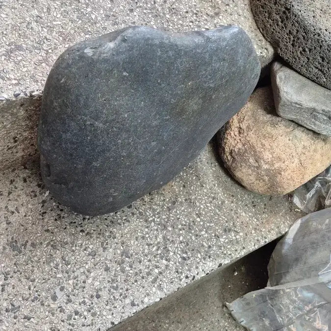 [BUNJANG] Natural Oseok Stone - 35x33x7 cm / 35   33   7 센치 오석돌가공석아님자연그대로