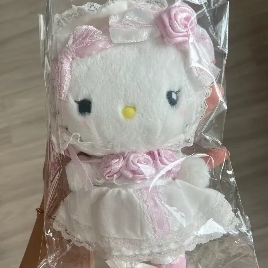 [BUNJANG] Sanrio Hello Kitty Frilled Mascot / 화이트프릴 키티 마스코트