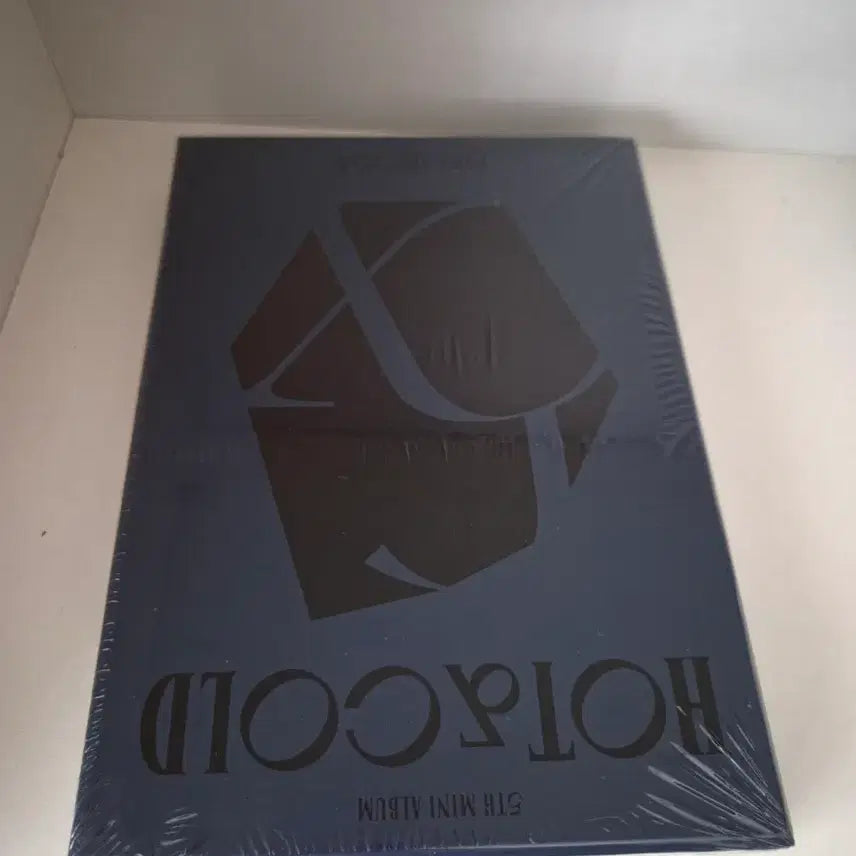 [BUNJANG] Park Ji Hoon Mini Album Vol. 5 HOT&amp;COLD Blue Version (Sealed) / 박지훈 미니 5집 HOT&amp;COLD 파랑 버전 미개봉 판매합니다.