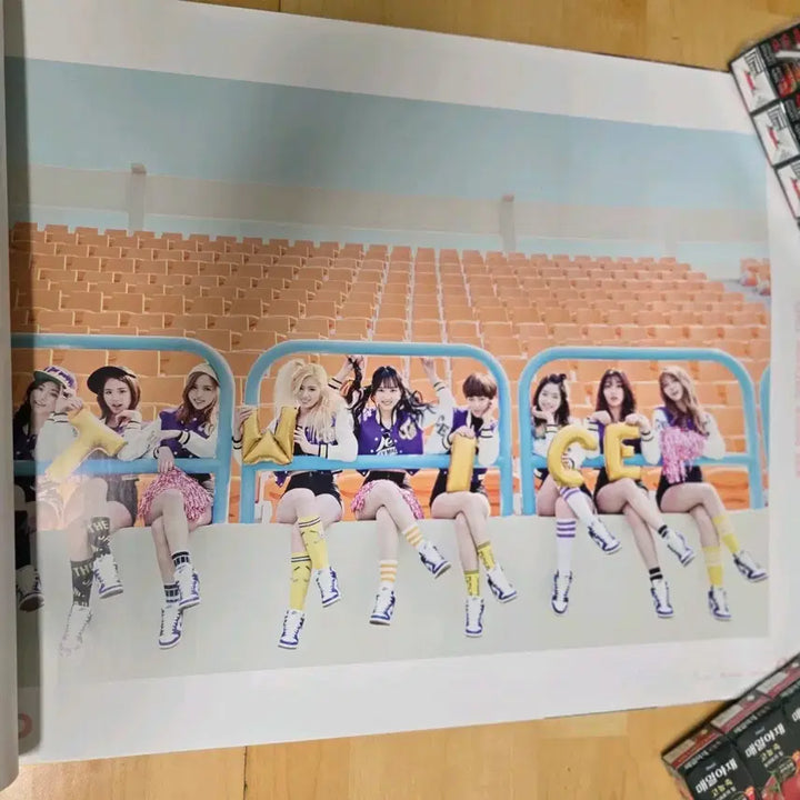 [BUNJANG] TWICE Poster Bundle Set (20 Posters) / 트와이스 포스터 일괄판매 우아하게 치얼업 등 (TWICE poster)