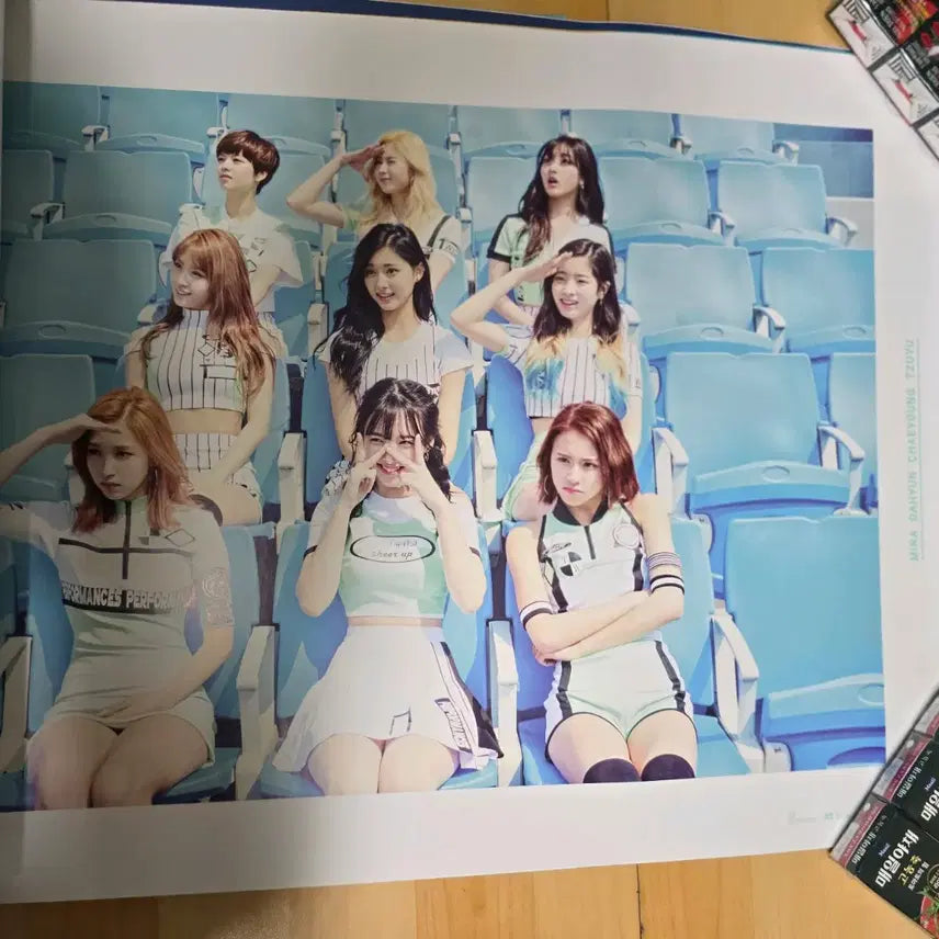 [BUNJANG] TWICE Poster Bundle Set (20 Posters) / 트와이스 포스터 일괄판매 우아하게 치얼업 등 (TWICE poster)
