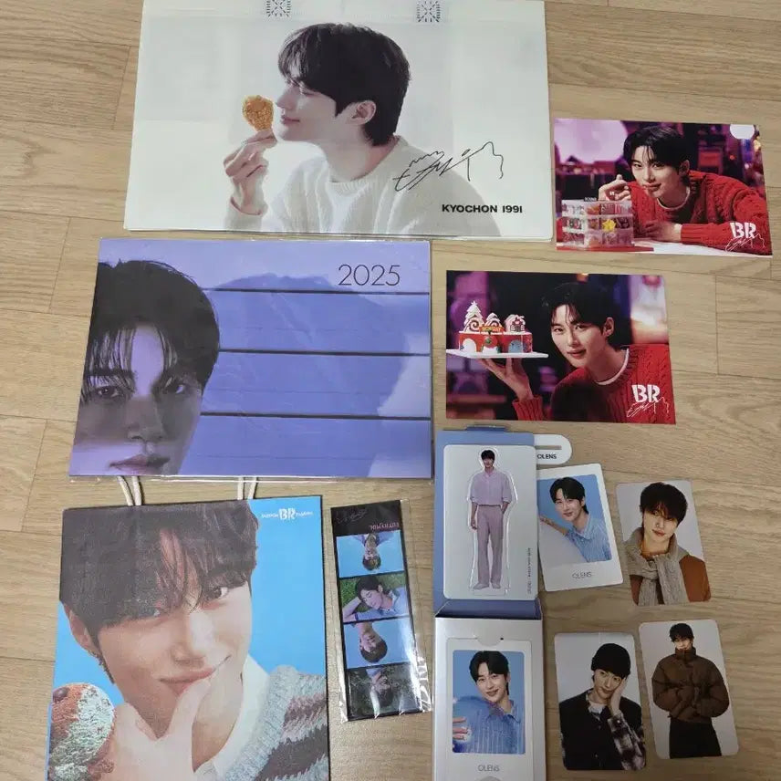 [BUNJANG] Byun Woo Seok 2025 Dicon Calendar and Ediya Poster Set / 변우석2025디아이콘달력,여러가지굿즈,이디야1.2차포스터 세트 팝니다.
