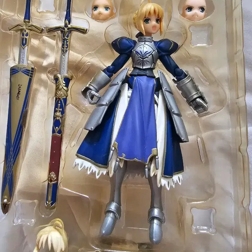 [BUNJANG] Good Smile Company Figma Saber Altria Pendragon Figure / 페이트 피그마 세이버 알트리아 팬드래건