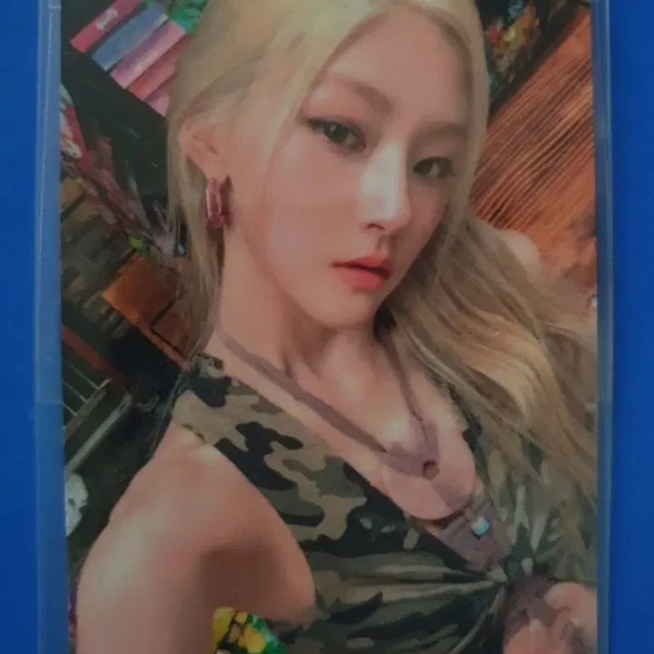 [BUNJANG] KISS OF LIFE Naty SWEAT Studio Photocard / 키스오브라이프 하늘 SWEAT 공방포카