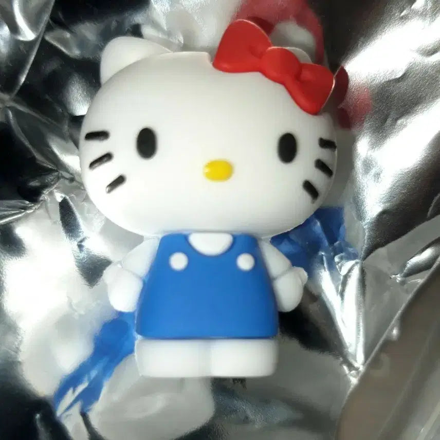 [BUNJANG] Greek Yogurt Kitty Magnet / 그릭요거트 키티 마그넷