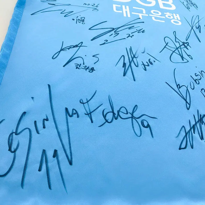 [BUNJANG] Daegu FC 2019 Replica Football Jersey Player Edition Kim Dae-won Autographed Size 110 / 2019년도 K리그 레플리카 대구FC 유니폼 선수단 칠필싸인 새상품 110size 김대원 마킹 판매.