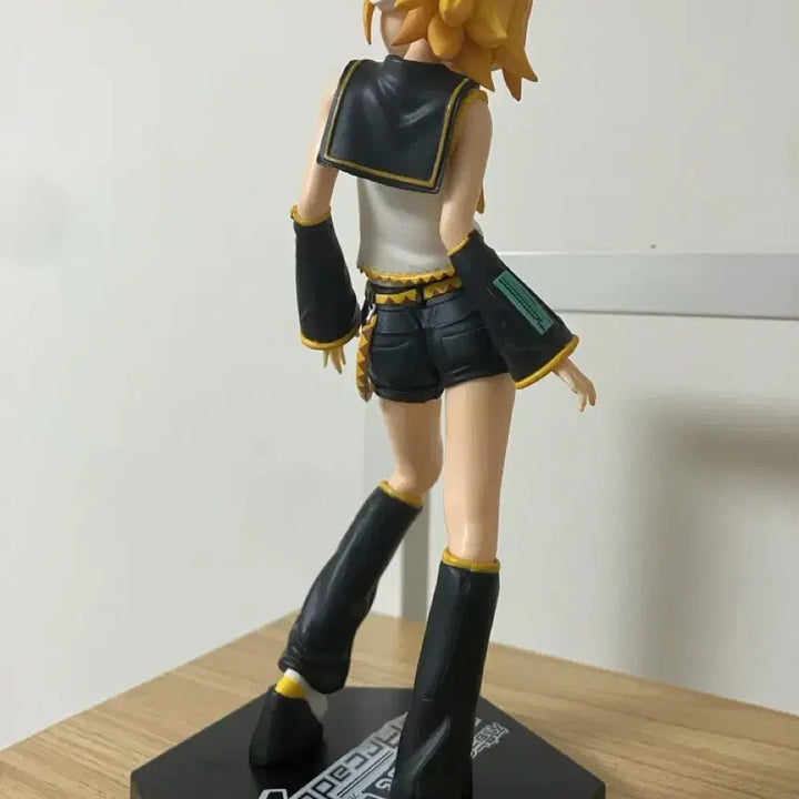 [BUNJANG] Kagamine Rin Pre-Divinity Figure / 카가미네 린 프디바 피규어