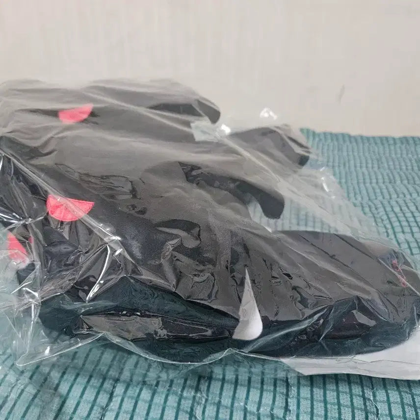 [BUNJANG] Yu-Gi-Oh! Red-Eyes Black Dragon Plush Slippers / 유희왕 붉은눈의 흑룡 인형 누이구루미 슬리퍼