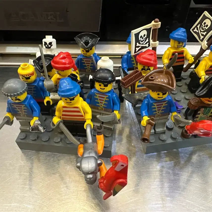 [BUNJANG] LEGO Old Navy Government Pirates Minifigure Set (24 pcs) / 올드 레고 해군 정부군 올드해적  미니피규어 24개