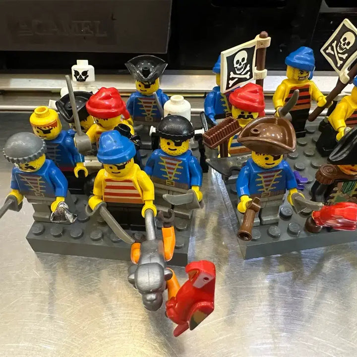 [BUNJANG] LEGO Old Navy Government Pirates Minifigure Set (24 pcs) / 올드 레고 해군 정부군 올드해적  미니피규어 24개
