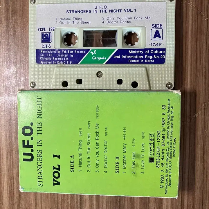 [BUNJANG] U.F.O. Strangers in the Night Live Cassette Tape / U.F.O. 스트레인저스 인 더 나이트 라이브 카세트 테이프