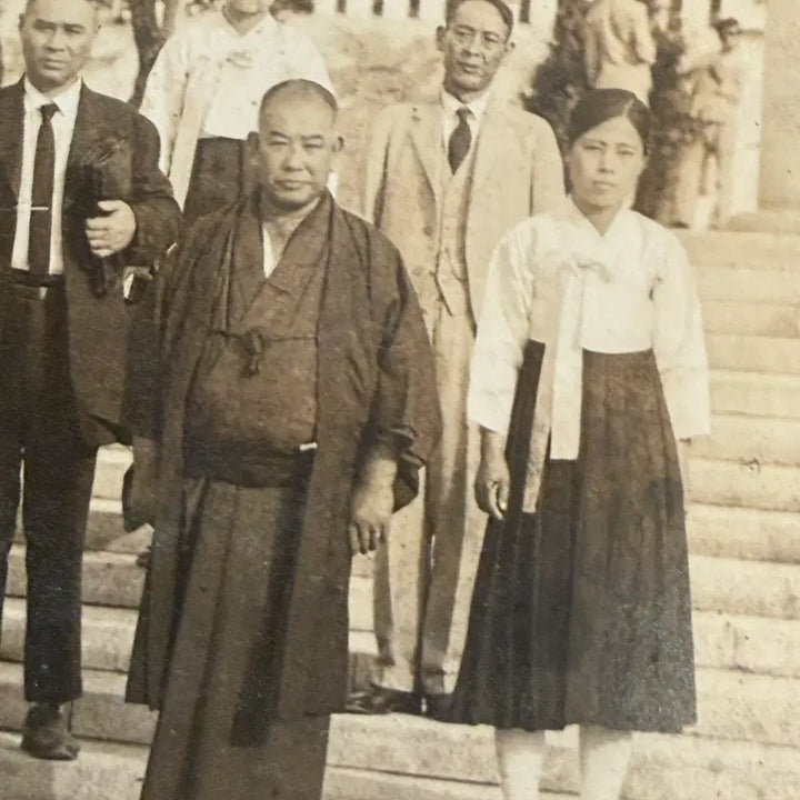 [BUNJANG] 1931 Original Commemorative Photograph: Joseon Women at Gyeongseong Jinsugyo / 1931년 - 조선 경성 신궁 시찰단 기념 사진 원본 조선 여인  - 만주사변 직후