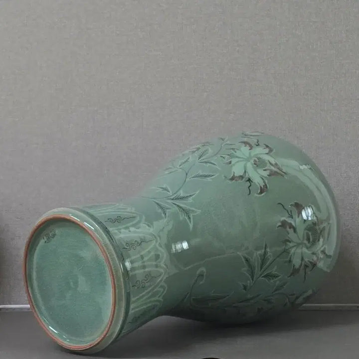 [BUNJANG] 2nd Generation Haegang Yoo Gwang-yeol Celadon Inlaid Buncheong Peony Vase (42.5cm) / 2대 해강 유광열 청자 상감 진사 모란문 매병(42.5cm)