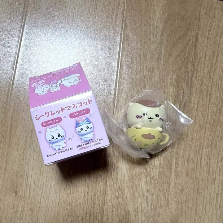 [BUNJANG] Sanrio x Chiikawa Collaboration Pompompurin Figure / 산리오 치이카와(먼작귀) 콜라보 피규어 - 쿠리만쥬 폼폼푸린