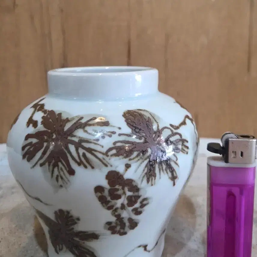 [BUNJANG] Cheolhwa White Porcelain Grape Motif Ceramic Vase / 철화백자 포도문 도자기 소호