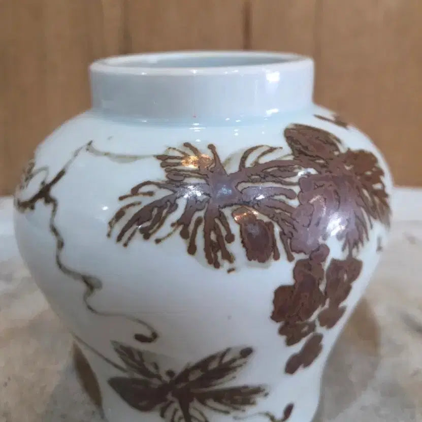[BUNJANG] Cheolhwa White Porcelain Grape Motif Ceramic Vase / 철화백자 포도문 도자기 소호