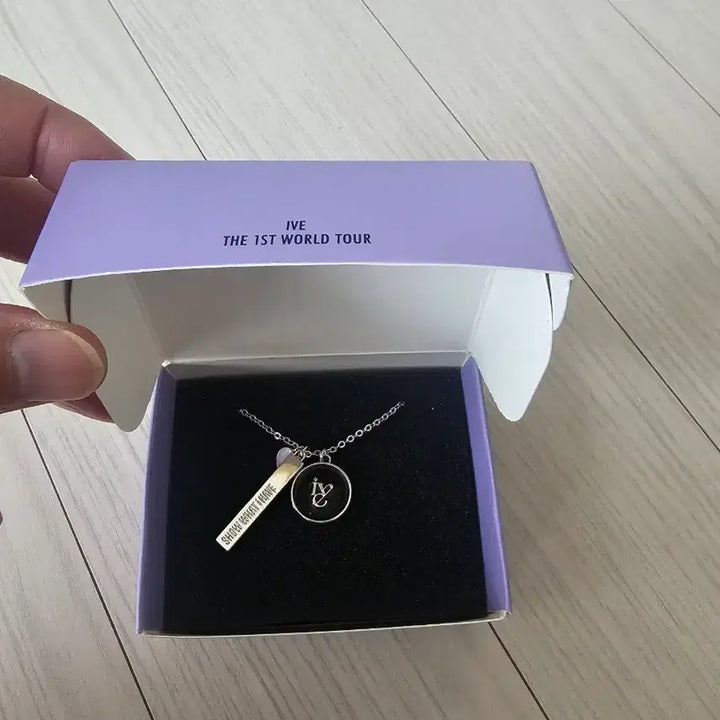 [BUNJANG] IVE 1st World Tour Concert Necklace / 아이브 콘서트 md 목걸이