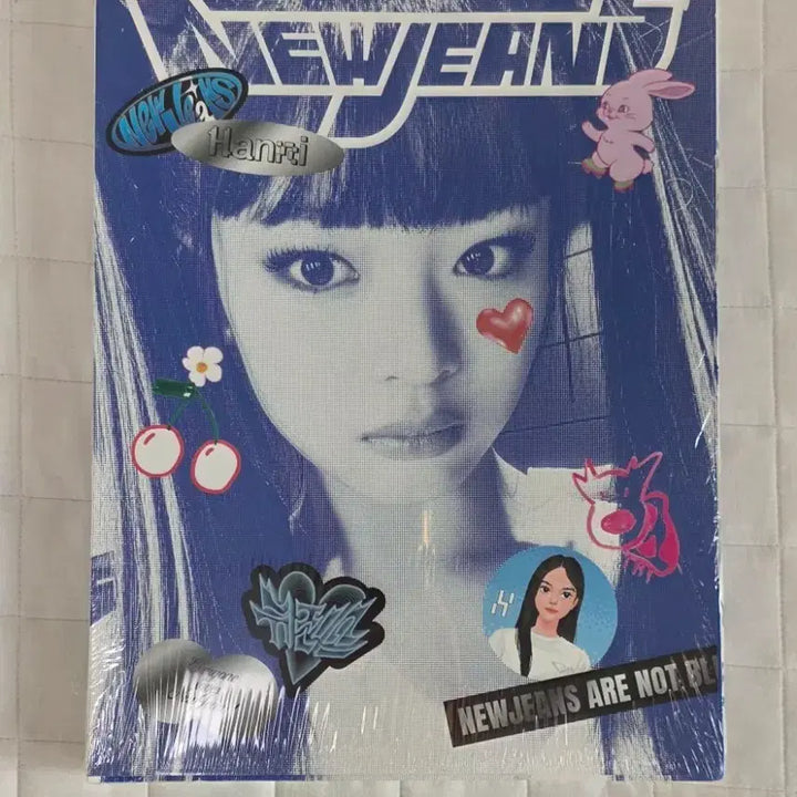 [BUNJANG] NewJeans Hanni Blue Book Photocard Sealed Album / 뉴진스 하니 불루북 포카 미개봉앨범