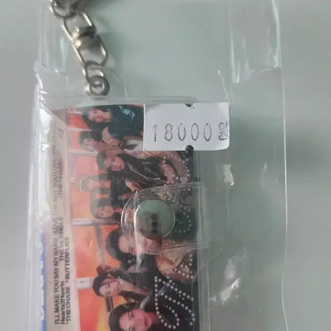[BUNJANG] HEARTS2HEARTS The Chase 1st Single Album &amp; Goods Bundle / 하츠투하츠 The Chase앨범 + 키링 판매