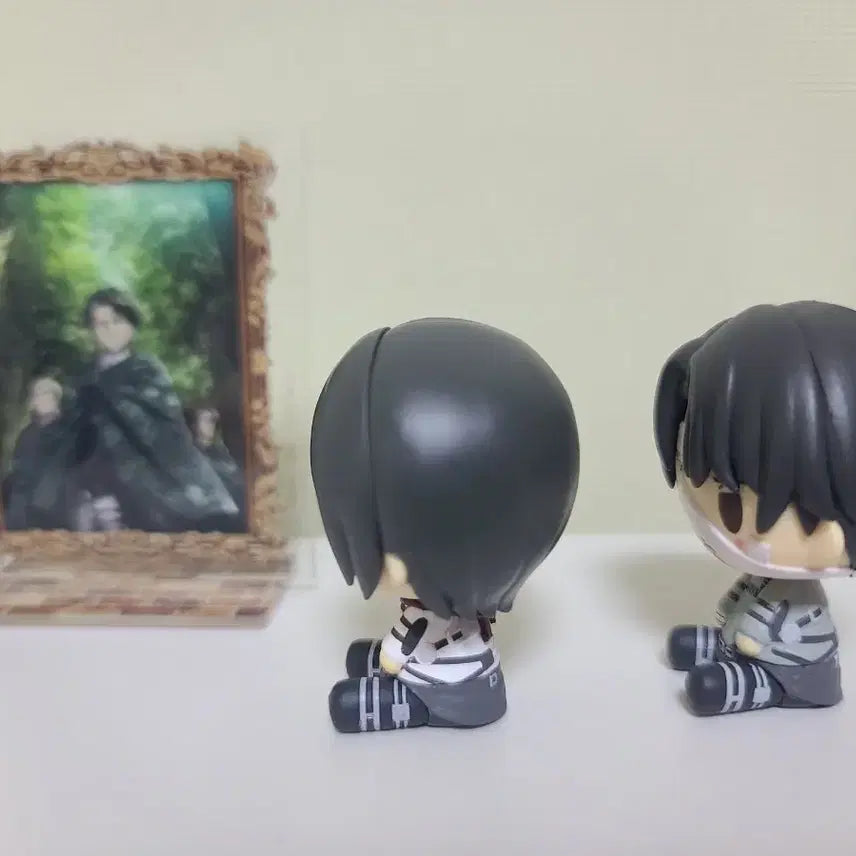 [BUNJANG] Attack on Titan Choconeko Levi &amp; Mikasa Acrylic Frame Set / 진격의거인 초코노코 리바이 미카사 팝니다.