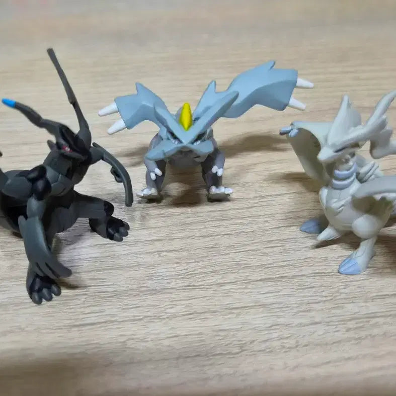 [BUNJANG] Pokemon MonColle Reshiram Zekrom Kyurem Figure Bundle Set / 포켓몬 몬콜레 레시라무 제크로무 큐레무 피규어 일괄