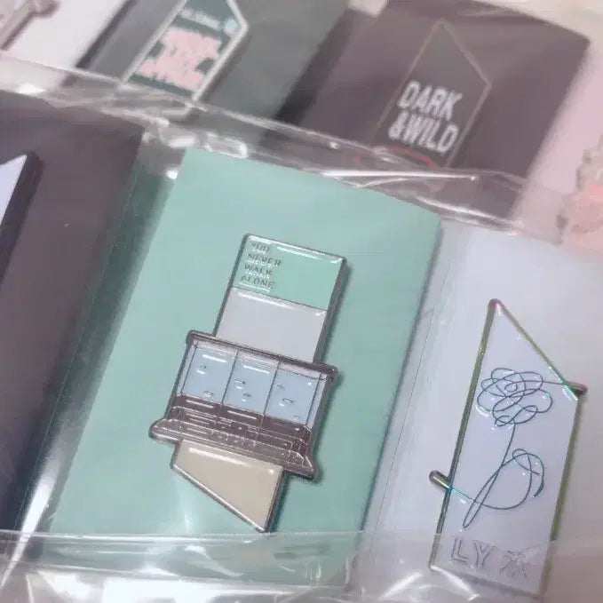 [BUNJANG] BTS Album Badge Set (Sealed) / 미개봉) 방탄 앨범뱃지 세트 미개봉 원가이하 판매