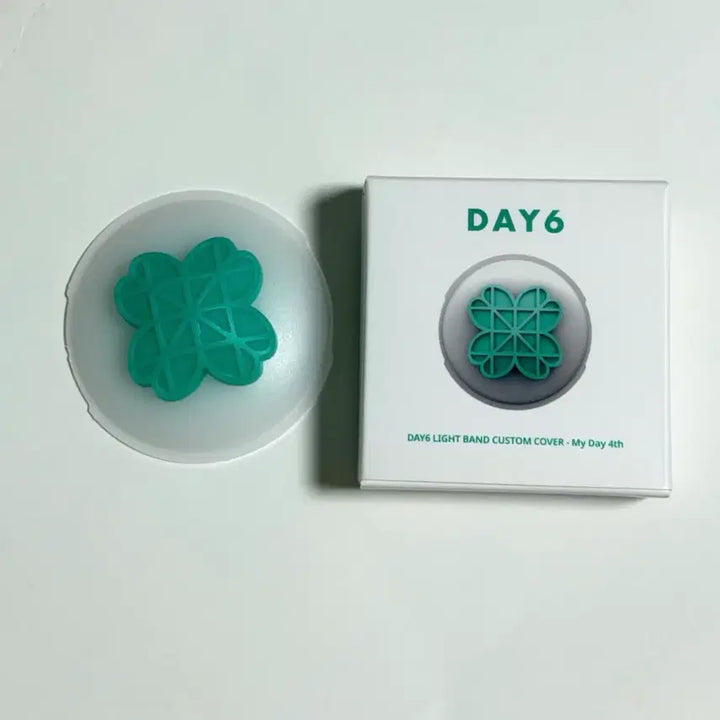 [BUNJANG] Day6 My Day 4th Generation Custom Cover Lucky Clover Lightstick Cover / 데이식스 마데워치 커스텀 커버 네잎 클로버 My Day 4th 4기 원가이하 양도