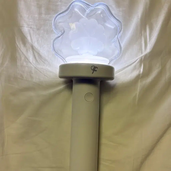[BUNJANG] fromis_9 Official Light Stick Ver.2 / 프로미스나인 응원봉 OFFICIAL LIGHT STICK Ver.2 팝니다