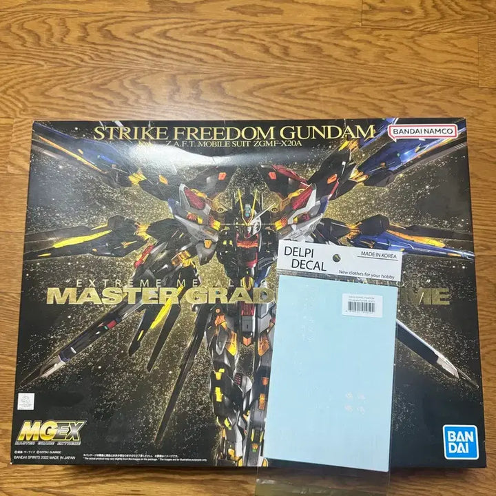 [BUNJANG] Bandai MGEX Strike Freedom Gundam with Delphi Decals / 반다이 MGEX 스트라이크 프리덤 건담 + 델피 데칼