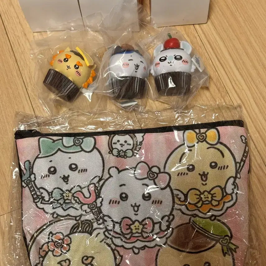 [BUNJANG] Cheekawa Figure &amp; Pouch Bundle Set / 먼작귀 치이카와 피규어,파우치 일괄