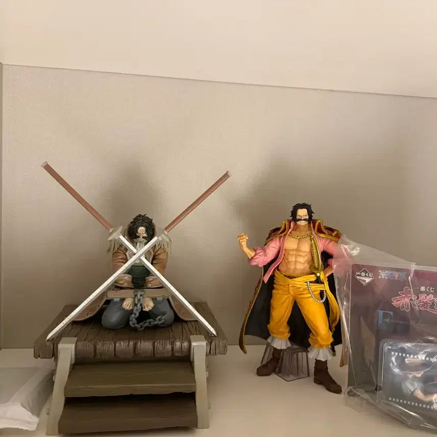 [BUNJANG] Gol D. Roger Figure Bundle Set (Unsealed, Sealed) / (개봉품) 로저 라원 + 로저 a상 + 빨간머리해적단 E상