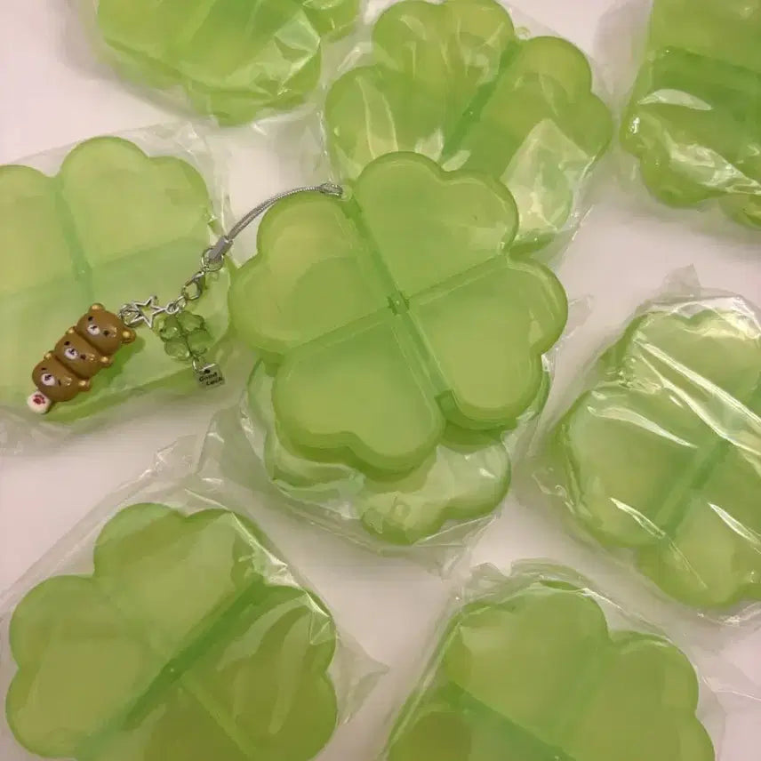 [BUNJANG] Four Leaf Clover Storage Container Pill Box / 럭키 행운 네잎클로버 수납통 알약통