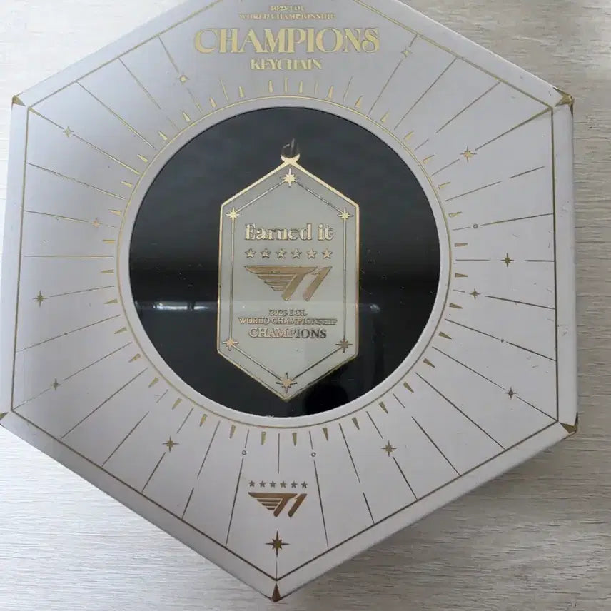 [BUNJANG] T1 2025 World Championship Winners "Earned it" Keychain V6 / T1 2025 월드 챔피언십 우승 기념 키링 V6
