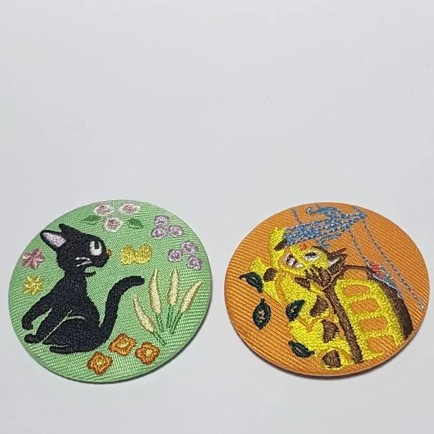 [BUNJANG] Ghibli Cat Illustration Embroidered Brooch Set (2 Pieces) / 지브리 고양이 일러스트 자수 브로치 2개 세트