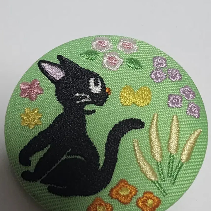 [BUNJANG] Ghibli Cat Illustration Embroidered Brooch Set (2 Pieces) / 지브리 고양이 일러스트 자수 브로치 2개 세트