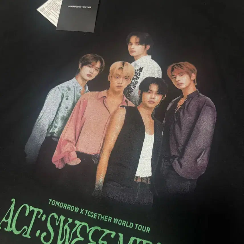 [BUNJANG] TXT World Tour T-Shirt XL New / 투바투 월드투어티셔츠 xl 새상품