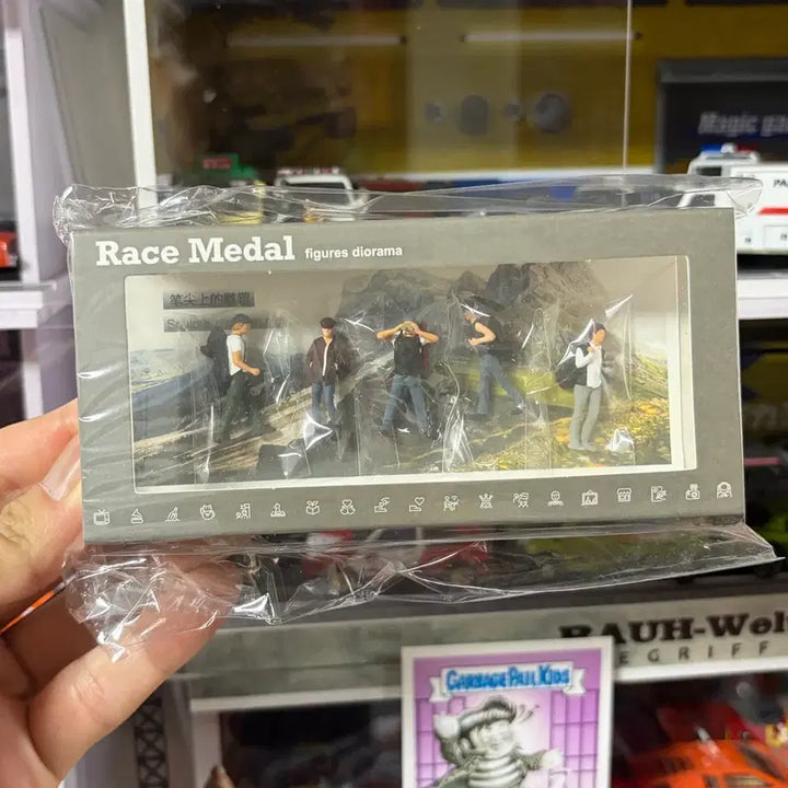 [BUNJANG] 1:64 Scale Race Medal Climbing Diorama Diecast Figure / 1:64 Race Medal 레진 등산 다이캐스트 피규어 디오라마