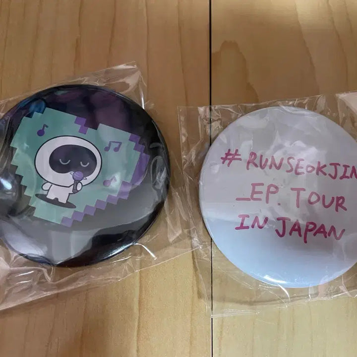 [BUNJANG] BTS Jin Run Jin Japan Capsule Toy Badge Set (2 Types) / BTS 방탄 석진 JIN 런석진 일본 캡슐토이 뱃지 2종