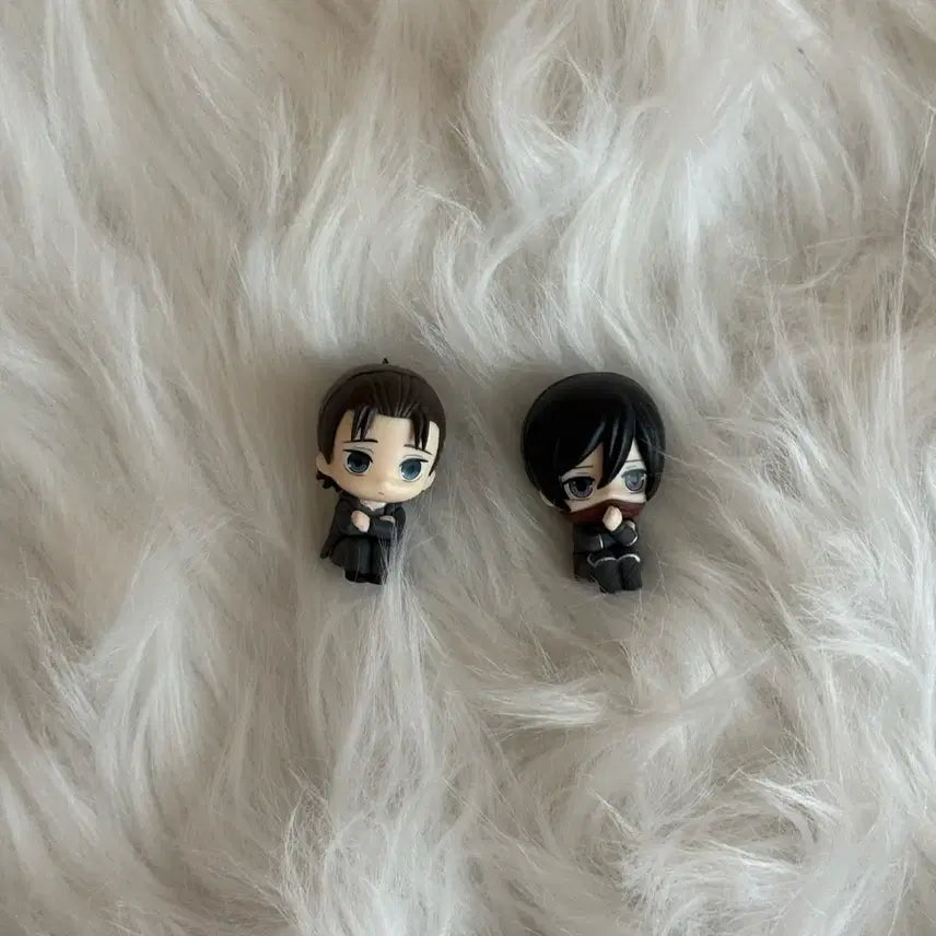 [BUNJANG] Attack on Titan Eren Mikasa Mini Figures / 진격의 거인 에렌 미카사 미니 피규어