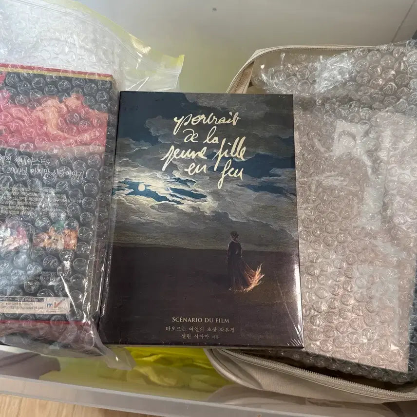 [BUNJANG] Portrait of a Burning Woman Merchandise Bundle (Badge, Poster, Postcard, Magnet, Scriptbook) / 타오르는여인의초상 뱃지 아티스트 포스터 타여초 렌티큘러엽서마그넷 무비티켓 각본집
