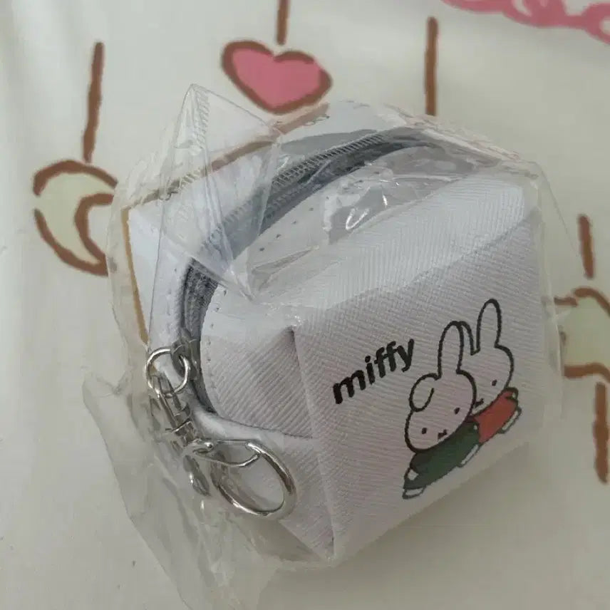 [BUNJANG] Miffy Cube Pouch (Sealed) / 미피 큐브 파우치 미개봉 새상품