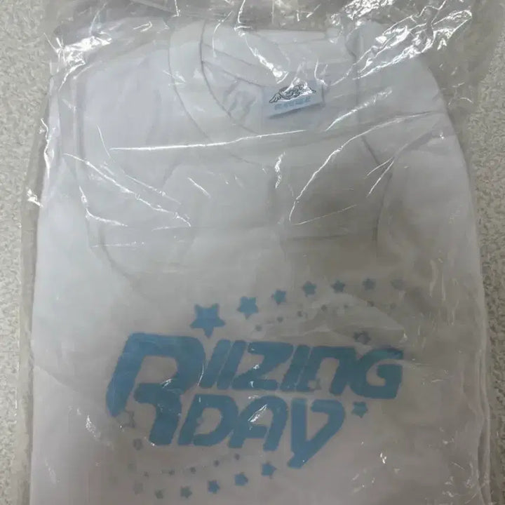 [BUNJANG] RIIZE Rising Day Fan-con MD T-Shirt / 새제품 라이즈 라이징데이 팬콘 엠디 티셔츠 콘서트 (포카X)