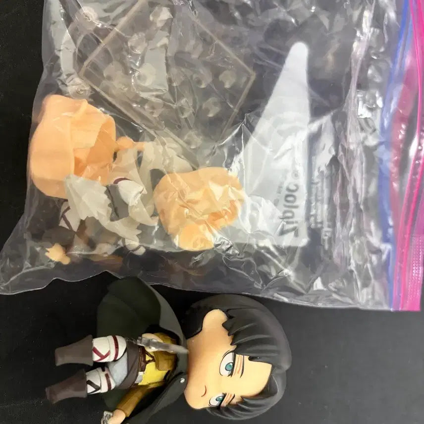 [BUNJANG] Attack on Titan Levi Figure (SD Style) / 진격의 거인 리바이 피규어